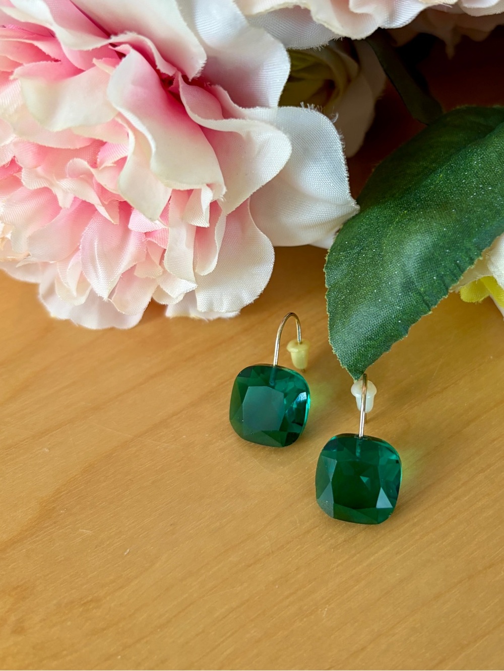 Anthropologie Emerald Green Cushion costume Crystal Drop Earrings gold hardware